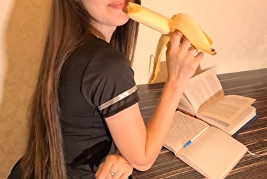 Училась на бананах, теперь на членах